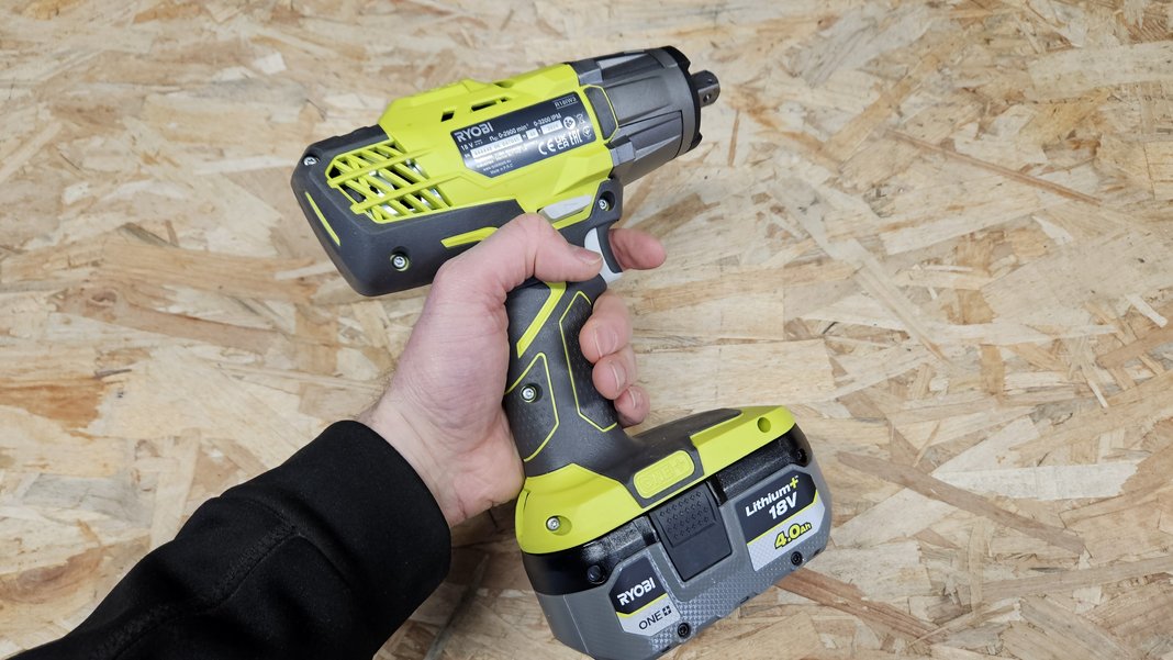 Boulonneuse Ryobi R18IW3-0