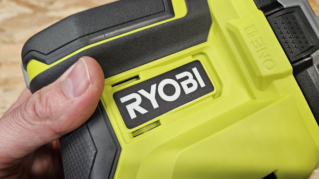Ponceuse Orbitale Ryobi RROS18-0 - 18V, Sans Batterie, Kit 125mm, 5.0Ah Compatible