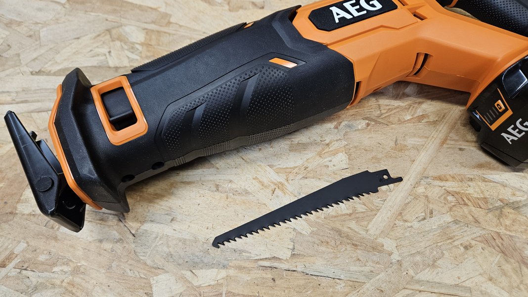 Scie sabre AEG BUS 18C2-0