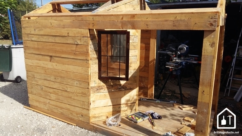 Réaliser une cabane en bois de palettes - 