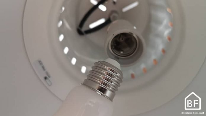 Comment changer une ampoule sans danger - Bricolage Facile