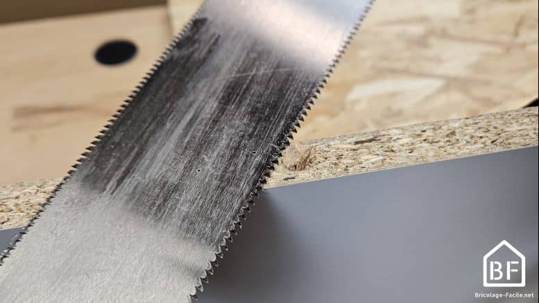 découpe d'une cheville bois