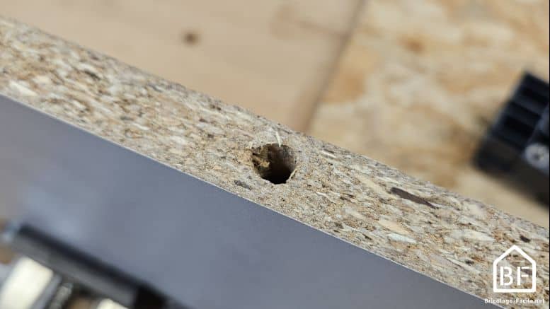 trou pour cheville bois