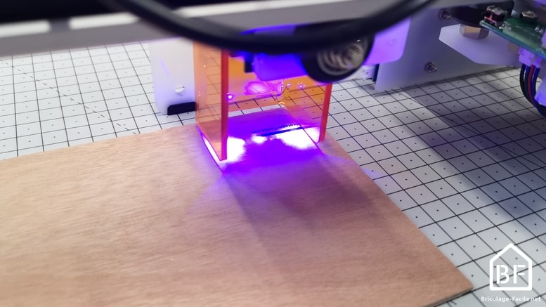 gravure laser en cours