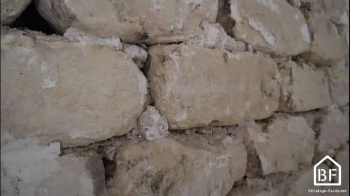 Comment refaire les joints d'un mur en pierre - Bricolage Facile