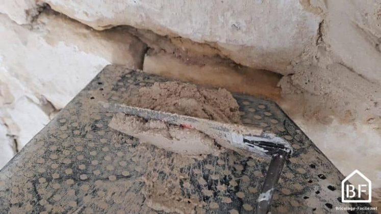 Comment refaire les joints d'un mur en pierre - Bricolage Facile