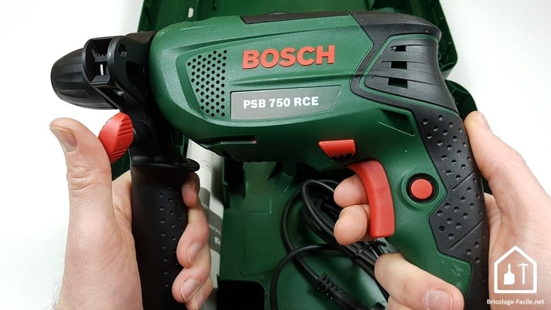 Bosch Perceuse à percussion Universal PSB 750 RCA avec système daspiration intégré et micro-filtre 0603128501