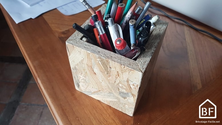 comment faire un pot a crayon en bois  Pot a crayon, Stylo en bois,  Bricolage facile