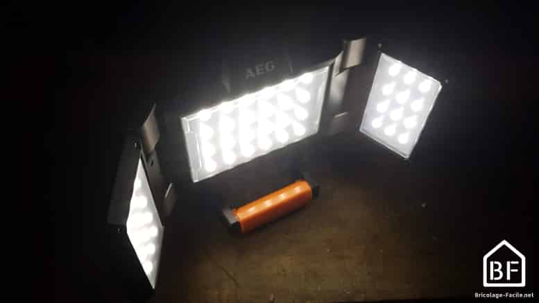projecteur LED AEG BPL18 18V allumé