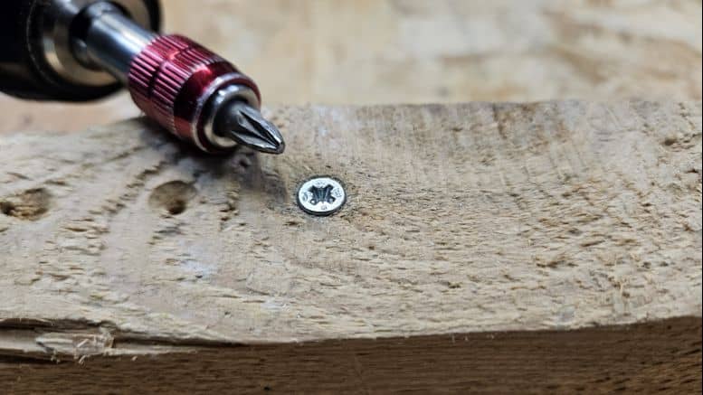 retirer une vis qui tourne dans le vide