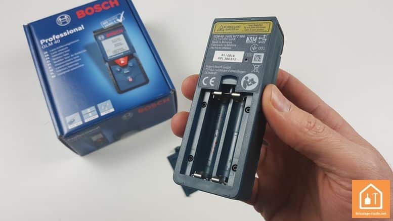 Télémètre laser GLM 40 de Bosch Professional - emplacement des piles