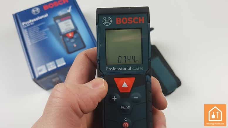 Télémètre laser GLM 40 de Bosch Professional - écran rétro éclairé