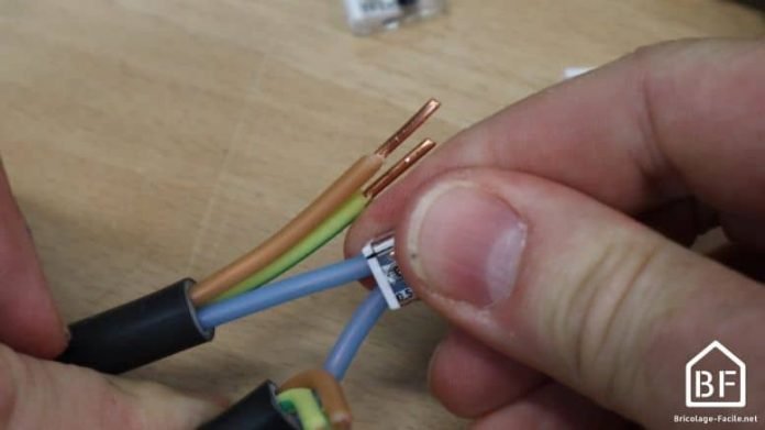 Comment raccorder 2 fils électriques - Bricolage Facile