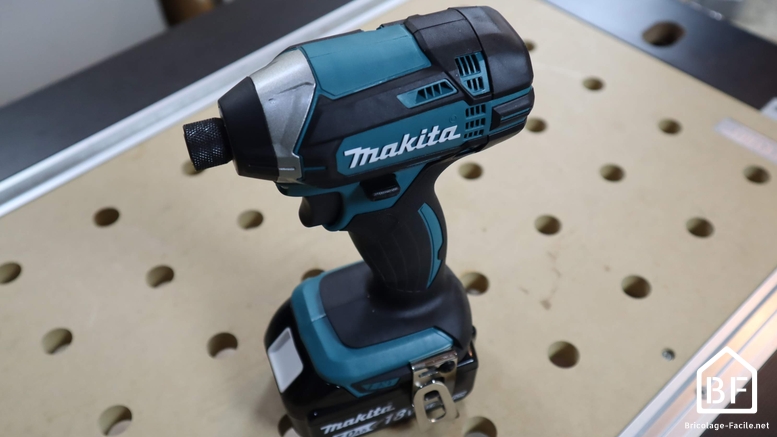 Visseuse à chocs MAKITA DTD152RMJ 18V Li-Ion 4Ah 165 Nm